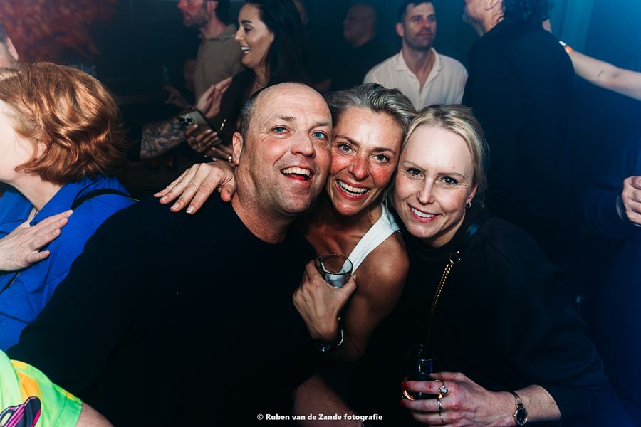 Bezoekers samen op de foto tijdens een eerdere editie
